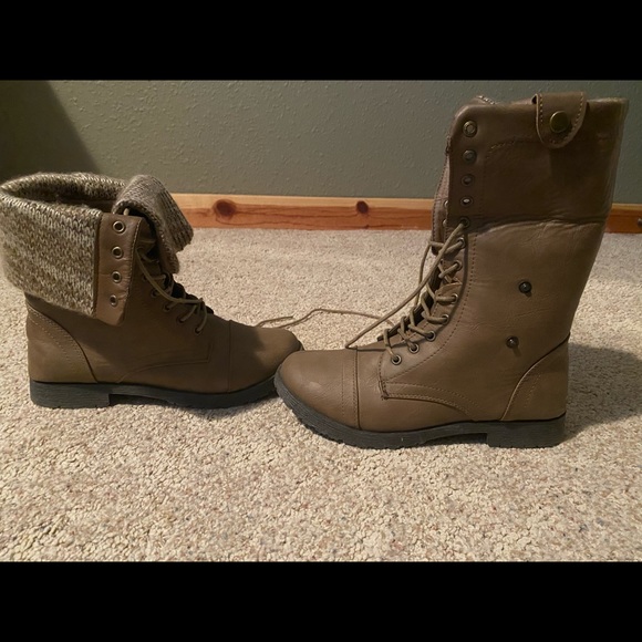 Ardene boots - Picture 1 of 8